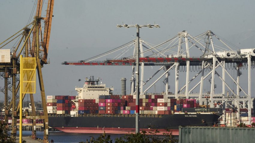 EE.UU. advierte a China contra sanciones a inversores en su industria crítica