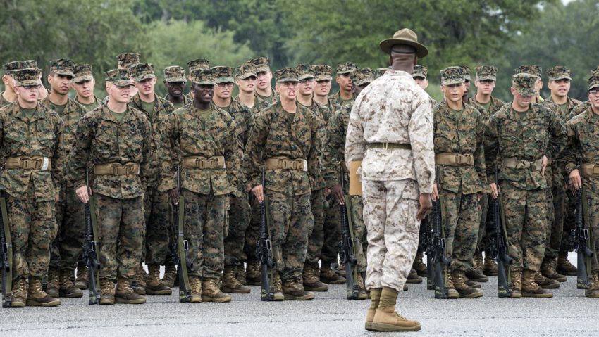 El Ejército de EE.UU. revisará sus políticas sobre novatadas, acoso y hostigamiento