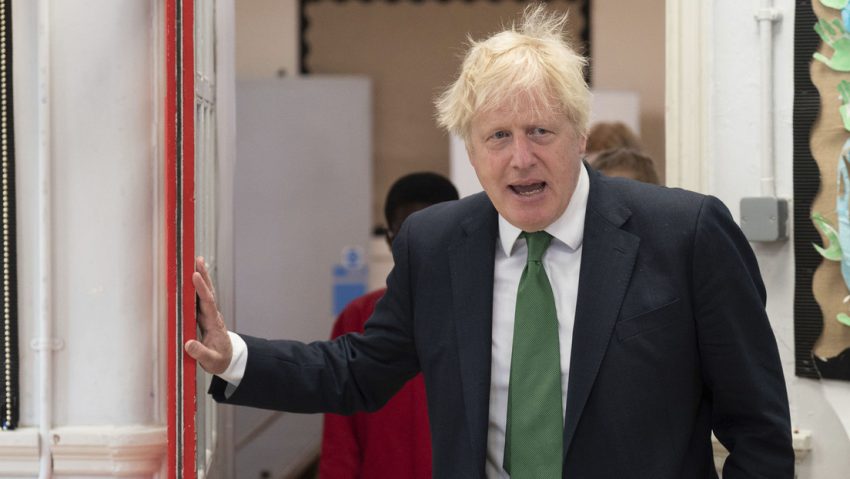 Fico acusa a Boris Johnson de prolongar el conflicto ucraniano para generar negocios para empresas occidentales