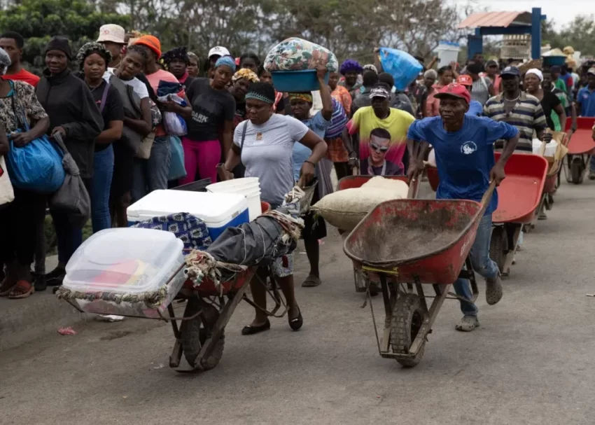 Empleos de 17 mil haitianos en la frontera peligran por cese Ley Hope