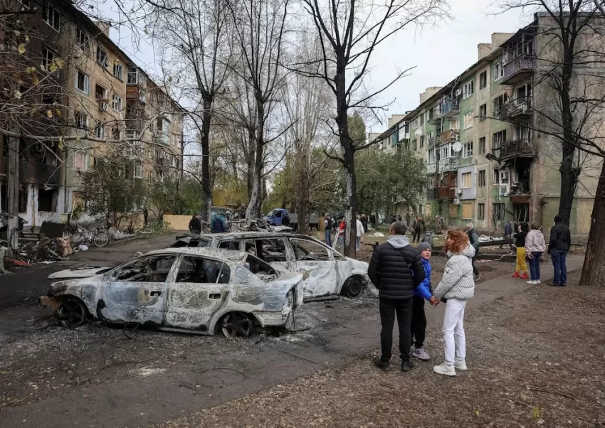Ucrania atacó una planta de gas a 1 200 kilómetros de Moscú y obligó a suspender el suministro desde Kazajistán