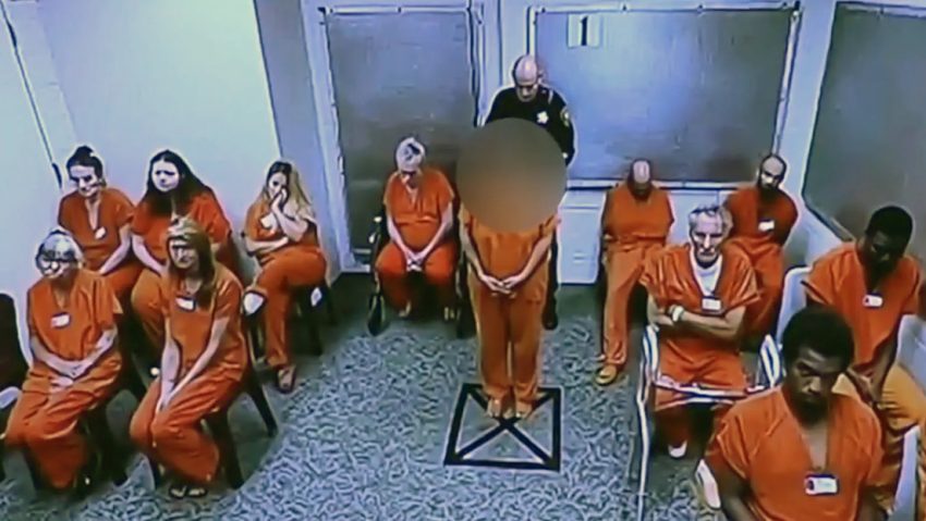 Madre obligaba a su hija de 11 años a actos sexuales extremos frente a la cámara y los distribuía