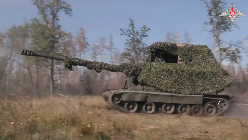 Obuses rusos alcanzan sus blancos en una ráfaga y se repliegan en un refugio