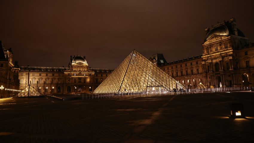 Roban el Museo del Louvre