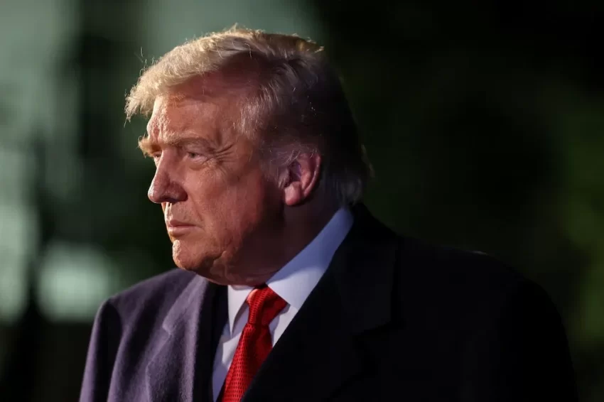 Donald Trump impone un aumento del 10 % a los aranceles contra Canadá y crece la tensión comercial entre ambos países”