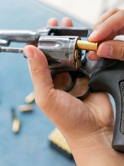 Tirador dispara 100 balas al azar desde una ventana en Australia y deja varios heridos