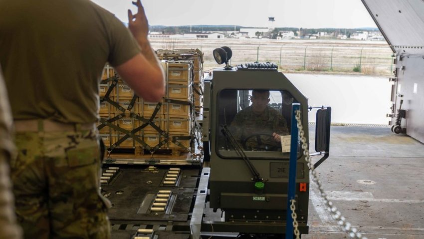 Trump: "No podemos entregar todas nuestras armas a Ucrania"