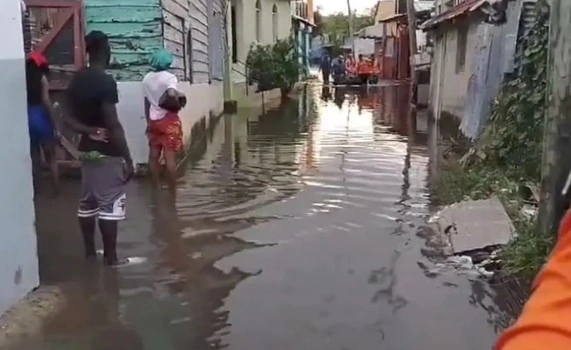 Presidente Abinader exhorta a las personas que residen en zonas vulnerables a acudir a los refugios