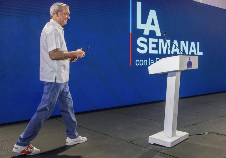 Abinader causa sensación con su look deportivo y tenis personalizados de la LNB