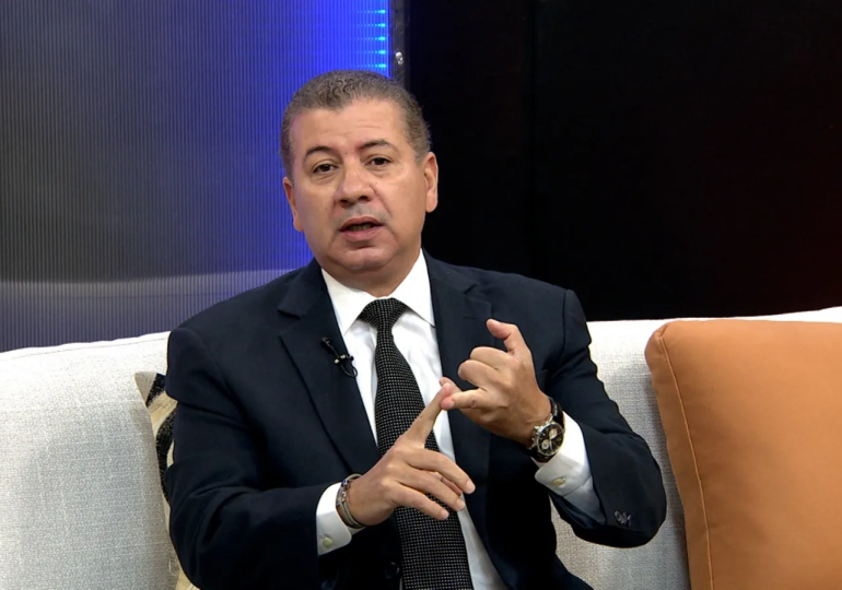 César Fernández denuncia licitación “a la medida” en el monorriel de Santo Domingo