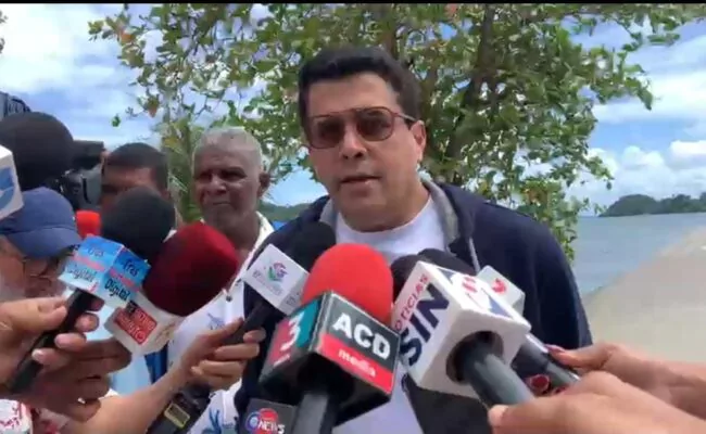 Gracias a Dios todo salió bien! Ministro Collado “se tiró” en visita sorpresa a Samaná y confirmó que el malecón en Santa Bárbara resultó ileso de las embestidas de tormenta Melissa