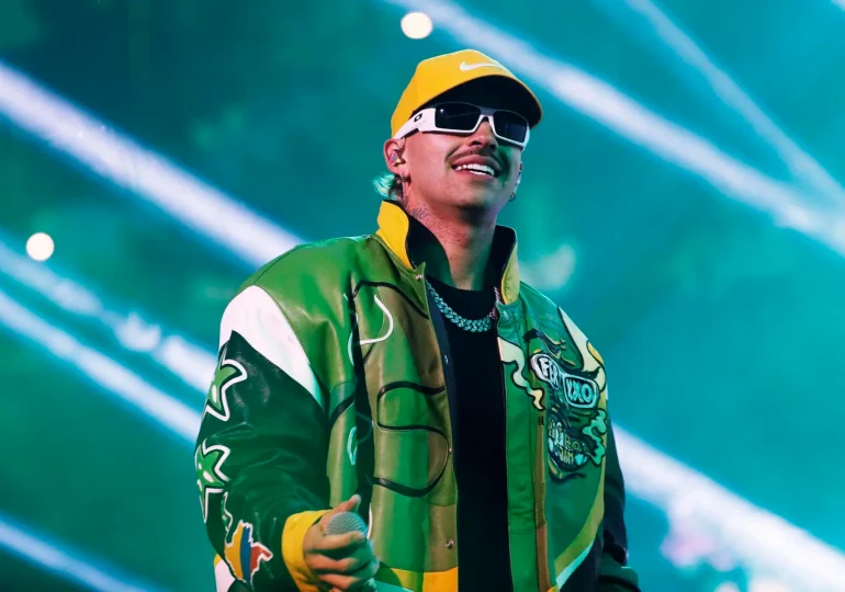 Feid se despide temporalmente de los escenarios y agradece a sus fanáticos por un 2025 inolvidable