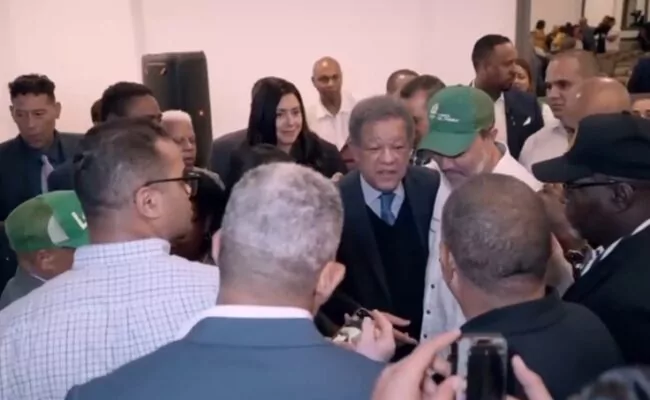 Leonel afirma Gobierno no tiene capacidad para manejar los destinos de RD; juramenta decenas de nuevos fuercistas en Boston