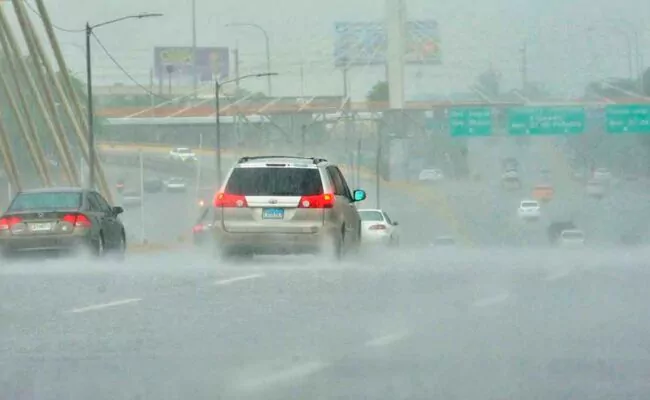 Huracán Melissa continúa generando lluvias, tronadas y ráfagas de viento en gran parte de República Dominicana