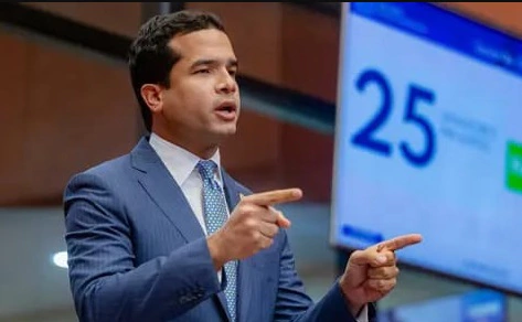 Senador Omar Fernández defiende se libere de impuestos salarios por debajo de RD$52,000