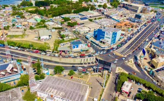 Paso a desnivel en Pinturas agiliza el tránsito pero preocupa a peatones