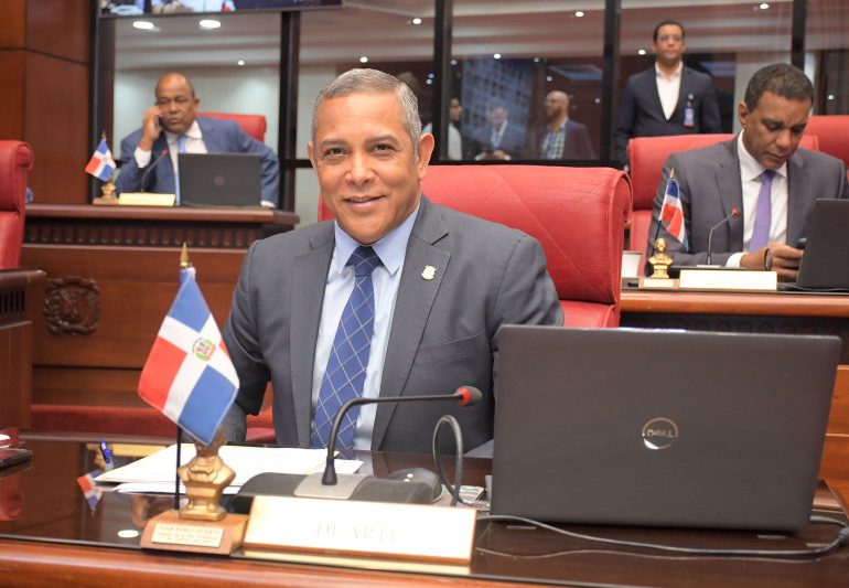 Senador Franklin Romero somete proyecto de ley busca nombrar pista de atletismo SFM con el nombre de Nazario Ramos