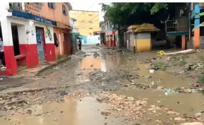 Tormenta tropical Melissa también genera estragos en sectores de SDO, reviviendo el pánico entre quienes viven en zonas vulnerables