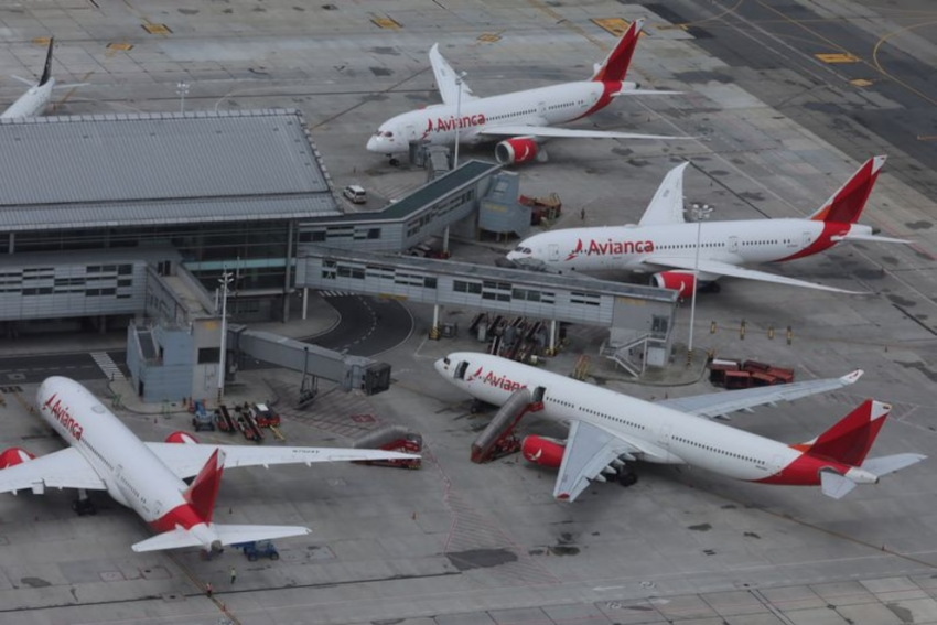 ALERTA EN LOS CIELOS! Creciente ola de cancelaciones de vuelos a Venezuela tras la advertencia de EE.UU. por “actividad militar” en el Caribe ✈️⚠️