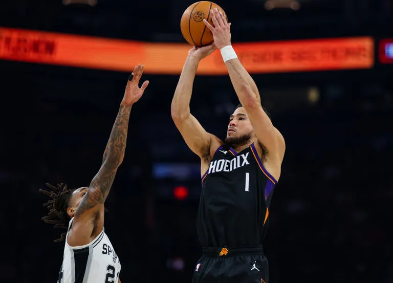 🔥 ¡BOOKER SE APUESTA EL SHOW! Anota 28 y conduce a los Phoenix Suns a vencer 130-118 a los San Antonio Spurs mientras Victor Wembanyama sufre una noche para el olvido