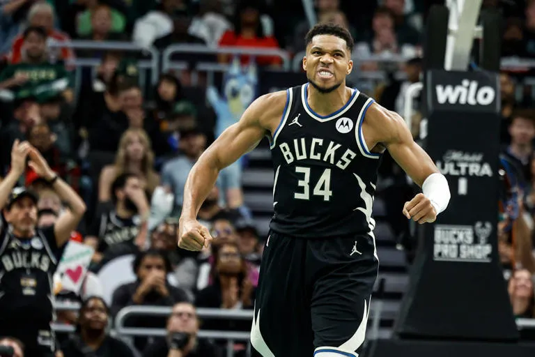 🔥🏀 GIANNIS ANTETOKOUNMPO ARRASA CON 41 PUNTOS Y LIDERA A LOS Milwaukee Bucks A UN TRIUNFO IMPACTANTE FRENTE A LOS Chicago Bulls (126-110) EN EL ARRANQUE DE LA NBA CUP