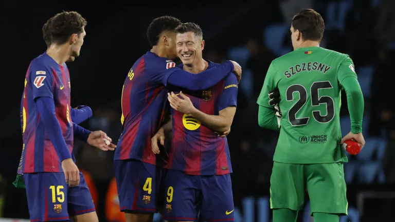 ⚽🔥 “¡TRIPLETE DE LEWANDOWSKI! FC Barcelona gana 4-2 al Celta de Vigo y recorta distancias con el liderato”