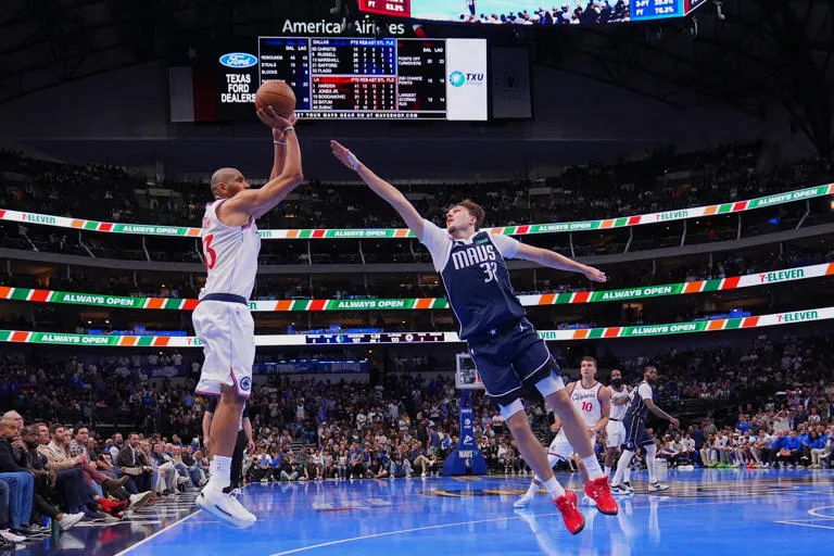 🏀🔥 “¡HARDEN HISTÓRICO! Su triple-doble número 82 lidera a los Los Angeles Clippers a vencer 133-127 a los Dallas Mavericks en doble tiempo extra”