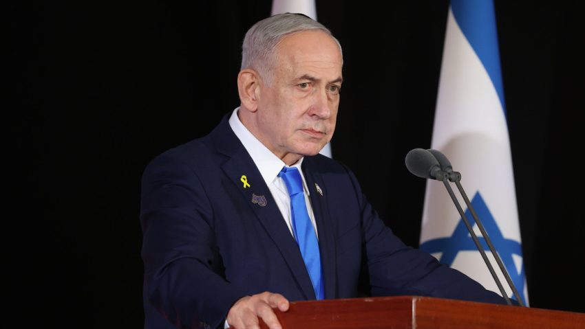 Abuchean y dan la espalda a Netanyahu mientras daba un discurso en el parlamento israelí
