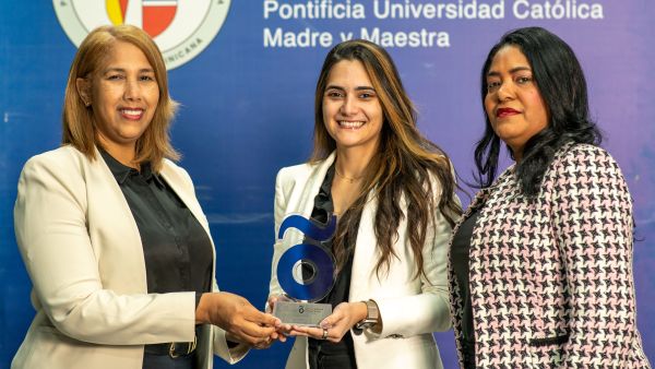 PUCMM premia al Qik Banco por su reputación corporativa