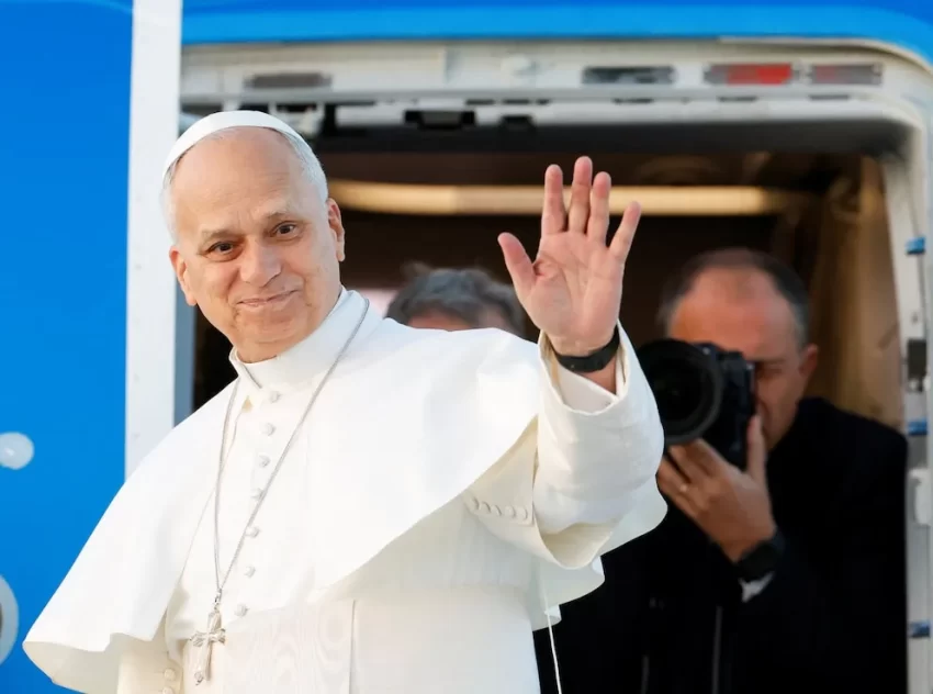 🌍 “Papa León XIV aterriza en Turquía: su primera gira internacional busca unir a los cristianos y promover la paz”