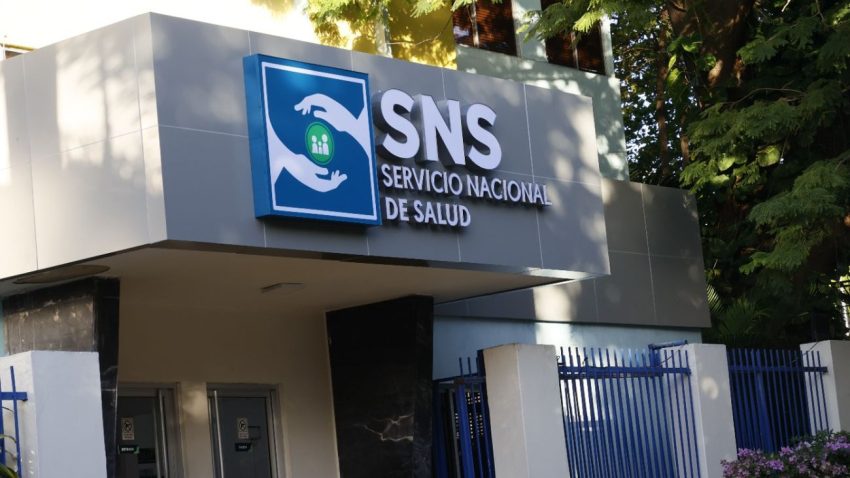 Director SNS presenta logros de gestión con publicación “Memorias Institucionales 2024-2025”