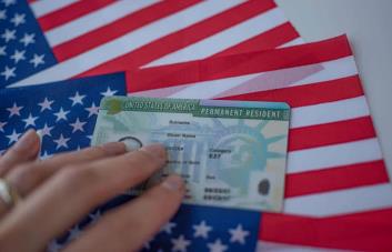 EE.UU. lanza una gran revisión de las 'Green Cards' tras el tiroteo en Washington DC