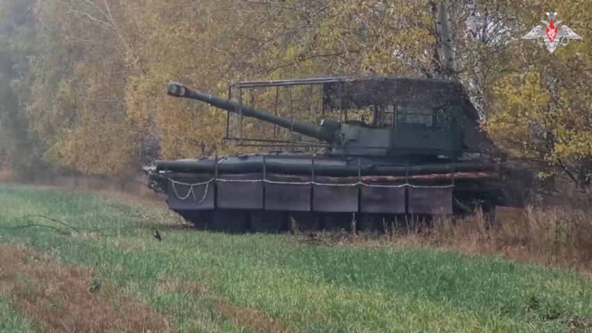 El fuego de la artillería rusa destroza posiciones ucranianas camufladas