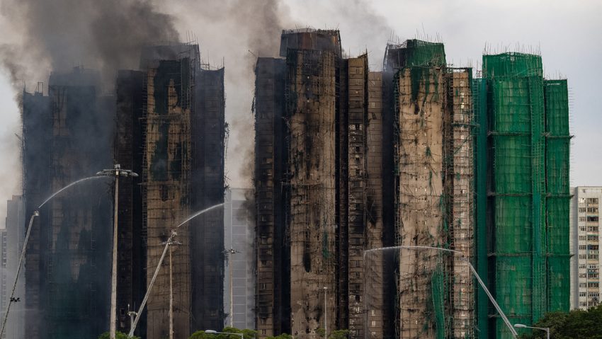 Esto es lo que queda de los rascacielos devorados por el incendio en Hong Kong