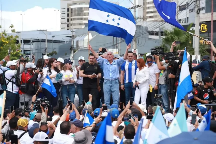 📉 “Honduras al borde: más trabajo y menos deuda como cambio de timón urgente”