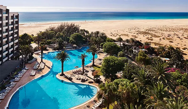 Meliá impulsa la inserción laboral de menas en Canarias