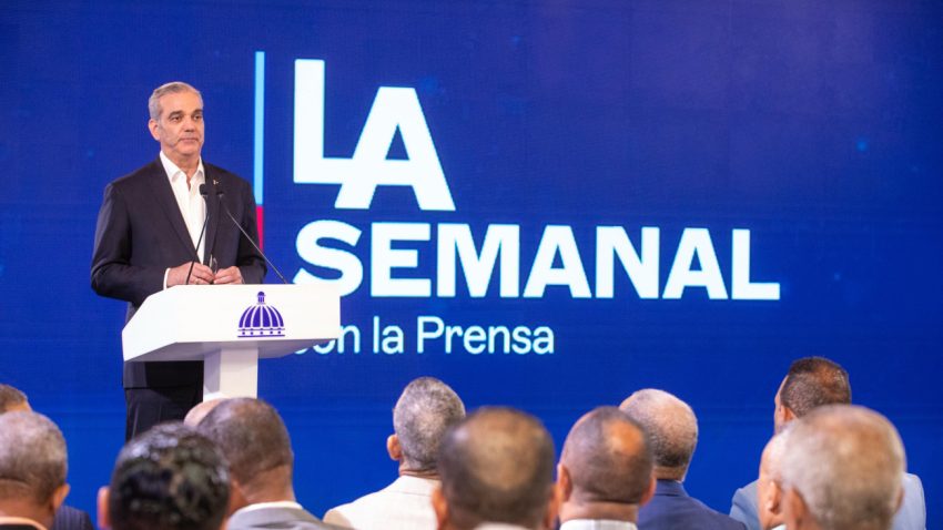 Presidente Abinader anuncia “La Brisita Navideña” y entrega de tarjetas de RD 1,500, que impactarán a dos millones 600 familias, desde el 4 de diciembre