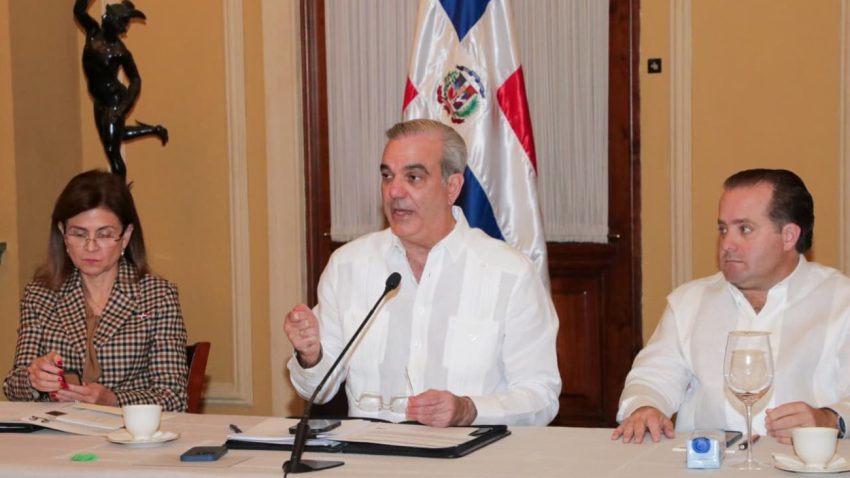 Presidente Abinader dispone aportes estatales por RD 12,000 millones para asistir a afectados por tormenta Melissa