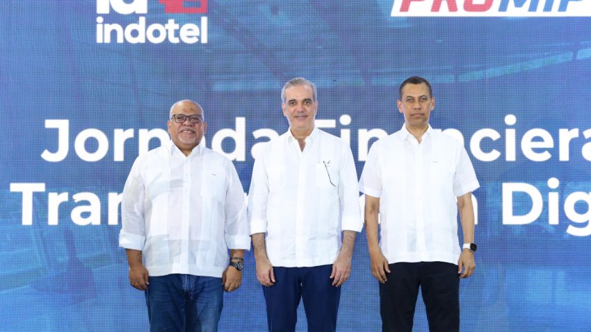 Presidente Abinader encabeza entrega de RD 150 millones en créditos a través de Promipyme y becas para capacitaciones en tecnología por medio del Indotel