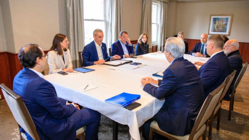 Presidente Abinader inicia agenda en San José con reunión bilateral con el CEO de MySilicon Compass, Ian Steff