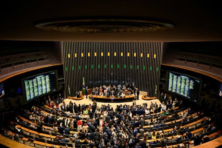 URGENTE 🇧🇷 La Cámara de Diputados de Brasil aprueba proyecto de ley que endurece las penas contra el crimen organizado tras operativo en Río de Janeiro