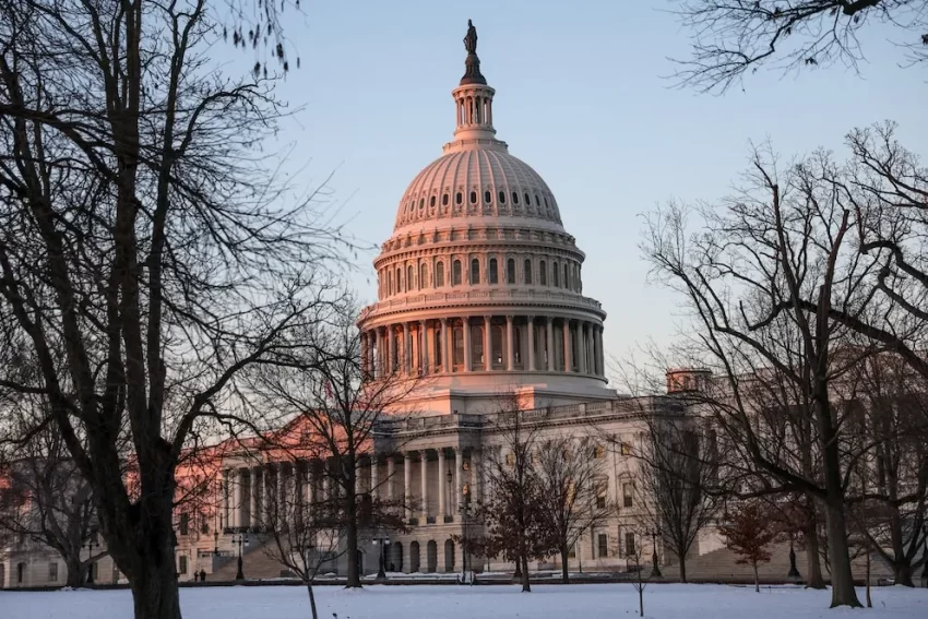 🇺🇸 “La Cámara votará el martes para poner fin al cierre del Gobierno más prolongado en la historia de EE.UU.”