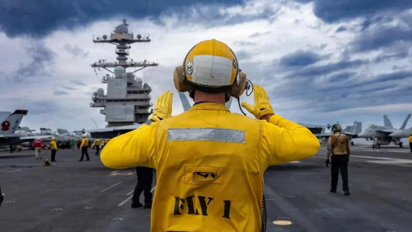 🛳️✈️ EL USS Gerald R. Ford REALIZA MANIOBRAS DE VUELO EN SU AVANCE HACIA EL CARIBE Y LAS COSTAS DE VENEZUELA