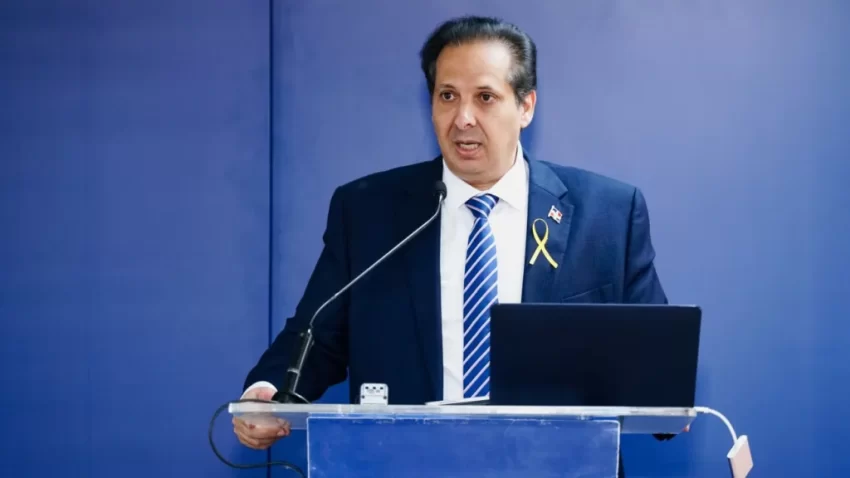 Ministro de Salud anuncia jornada de vacunación contra la influenza