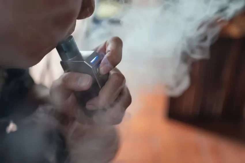 El vapeo en adolescentes se dispara: crece la adicción y la OMS exige medidas urgentes