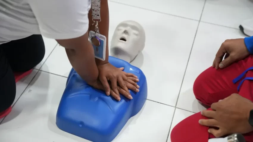 Moscoso Puello capacita a su personal en primeros auxilios