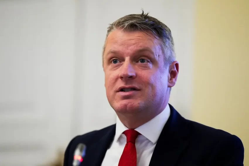 URGENTE ⚠️ El Reino Unido alerta a sus ciudadanos sobre intentos de espionaje chino en redes sociales