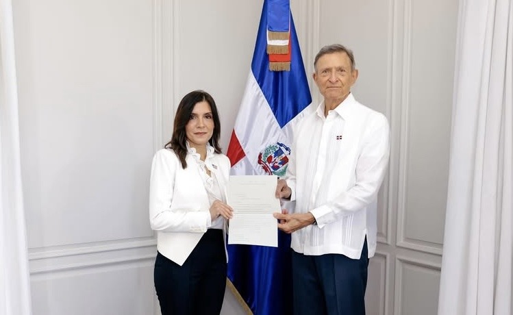 Roberto Álvarez recibe Copias de Estilo de las Cartas Credenciales de la nueva embajadora designada por EE.UU.