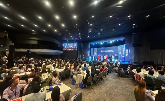 Ministro De Camps pide transformar la metodología docente ante el avance de la IA