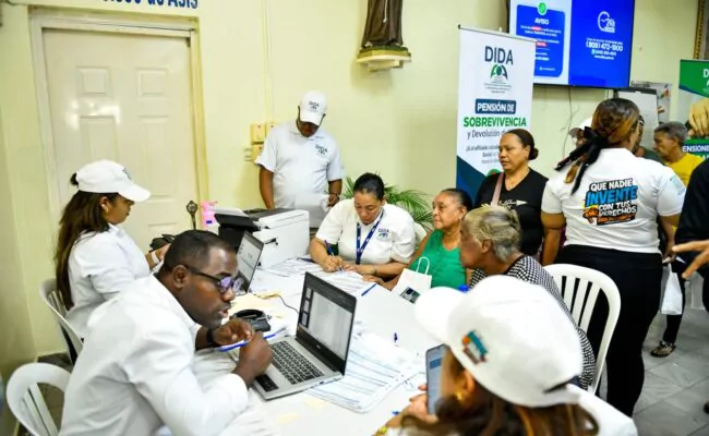 La DIDA inició en ensanche Capotillo Ruta “Ya No Estás Solo”; director Elías Báez describe derechos de afiliados a Seguridad Social